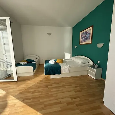 Bianca With Private And Parking בית הארחה 3*