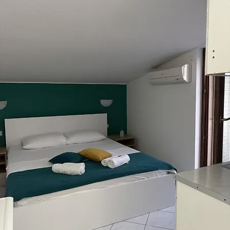 Bianca With Private And Parking בית הארחה 3*