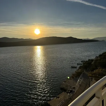 Bianca With Private And Parking בית הארחה