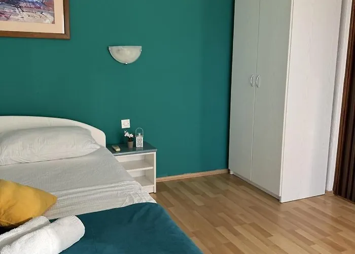 ゲストハウス Bianca With Private And Parking