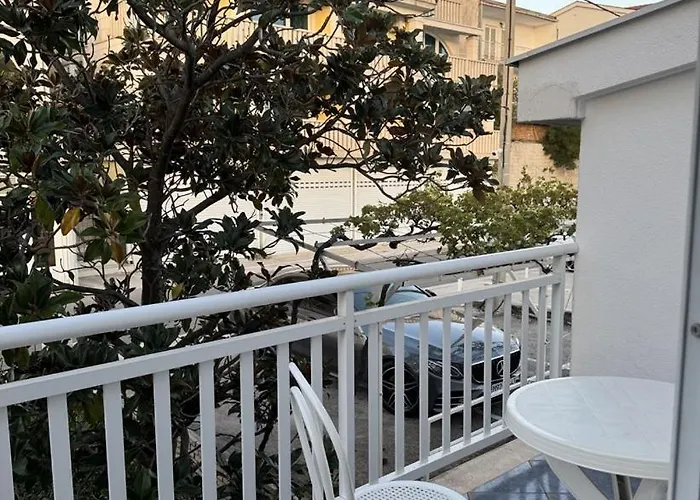 ゲストハウス Bianca With Private And Parking ネウム